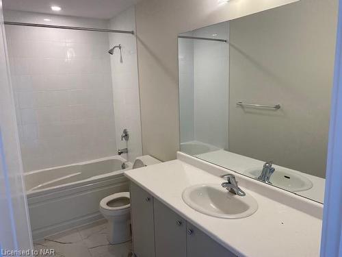 240 Forks Road, Welland, ON - Indoor Photo Showing Bathroom