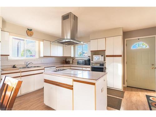 60 Robert Street, Welland, ON - Indoor Photo Showing Kitchen