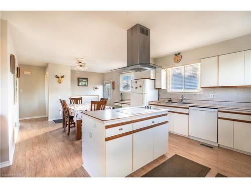 60 Robert Street, Welland, ON - Indoor Photo Showing Kitchen