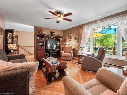 2666 Dominion Road, Ridgeway, ON - Indoor Photo Showing Living Room