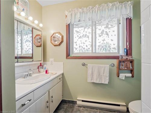 2666 Dominion Road, Ridgeway, ON - Indoor Photo Showing Bathroom