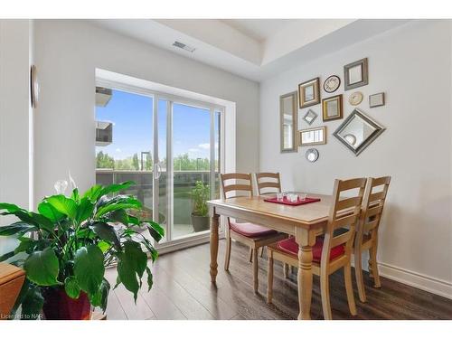 225-8111 Forest Glen Drive, Niagara Falls, ON - Indoor Photo Showing Dining Room