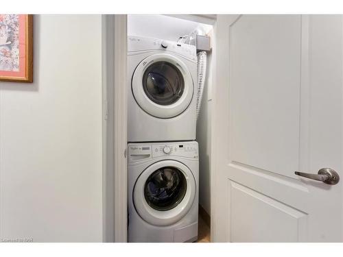 225-8111 Forest Glen Drive, Niagara Falls, ON - Indoor Photo Showing Laundry Room