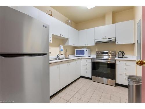 225-8111 Forest Glen Drive, Niagara Falls, ON - Indoor Photo Showing Kitchen With Double Sink