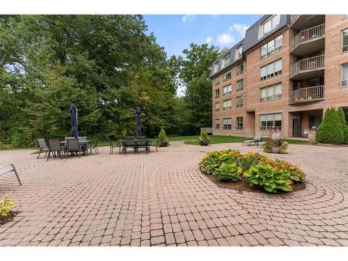 225-8111 Forest Glen Drive, Niagara Falls, ON - Outdoor With Balcony