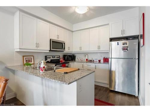 225-8111 Forest Glen Drive, Niagara Falls, ON - Indoor Photo Showing Kitchen