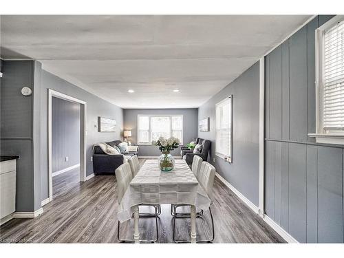 6285 Skinner Street, Niagara Falls, ON - Indoor Photo Showing Dining Room