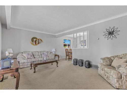 6 Fuller Crescent, Thorold, ON - Indoor Photo Showing Living Room