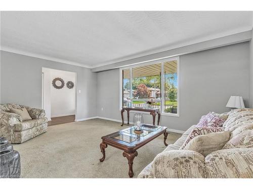 6 Fuller Crescent, Thorold, ON - Indoor Photo Showing Living Room