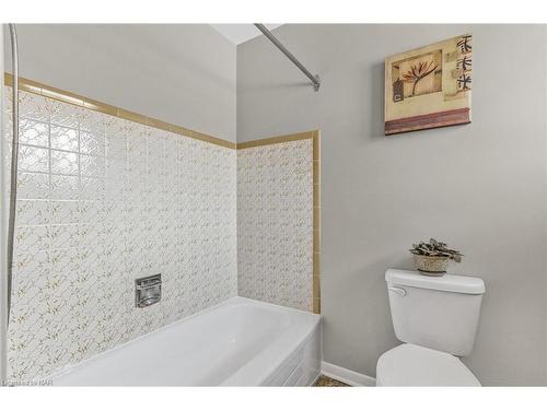 6 Fuller Crescent, Thorold, ON - Indoor Photo Showing Bathroom