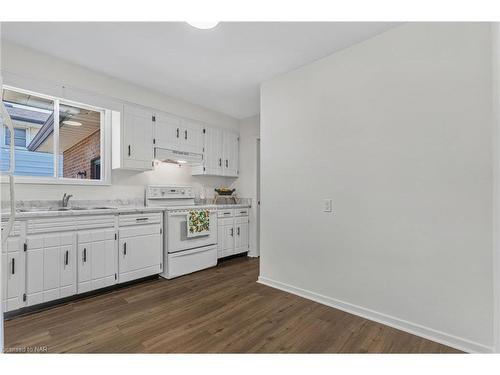 6 Fuller Crescent, Thorold, ON - Indoor Photo Showing Kitchen