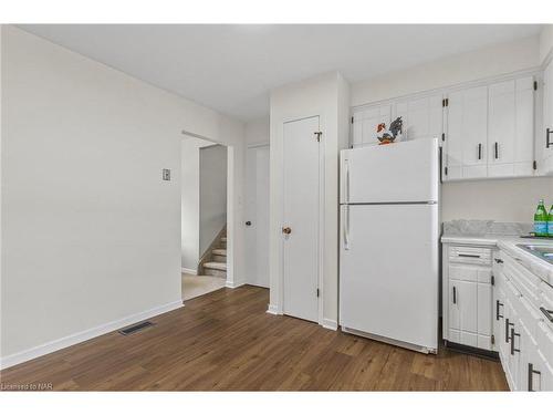 6 Fuller Crescent, Thorold, ON - Indoor Photo Showing Kitchen