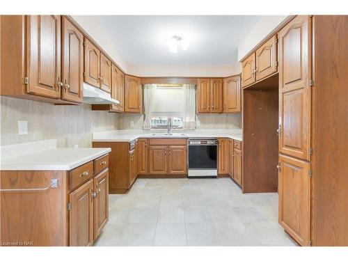 729 South Pelham Road, Welland, ON - Indoor Photo Showing Kitchen