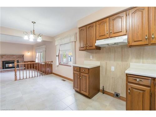 729 South Pelham Road, Welland, ON - Indoor Photo Showing Kitchen