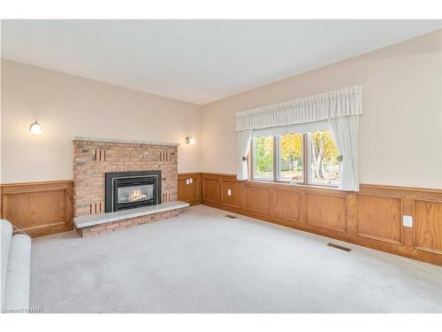 729 South Pelham Road, Welland, ON - Indoor Photo Showing Living Room With Fireplace