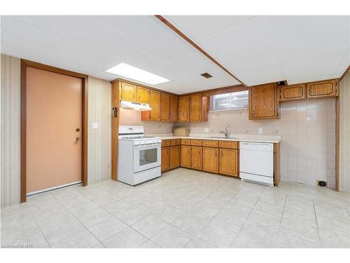 729 South Pelham Road, Welland, ON - Indoor Photo Showing Kitchen