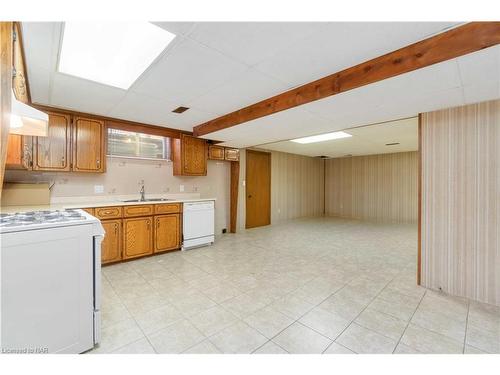 729 South Pelham Road, Welland, ON - Indoor Photo Showing Laundry Room