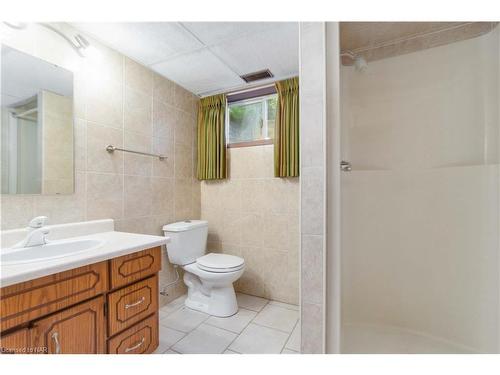 729 South Pelham Road, Welland, ON - Indoor Photo Showing Bathroom