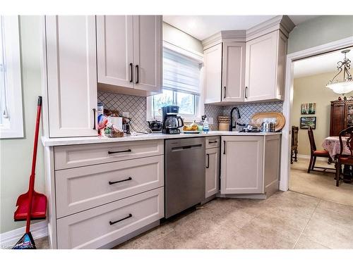 4 Mississauga Road, St. Catharines, ON - Indoor Photo Showing Kitchen