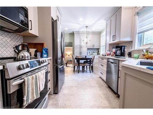 4 Mississauga Road, St. Catharines, ON - Indoor Photo Showing Kitchen