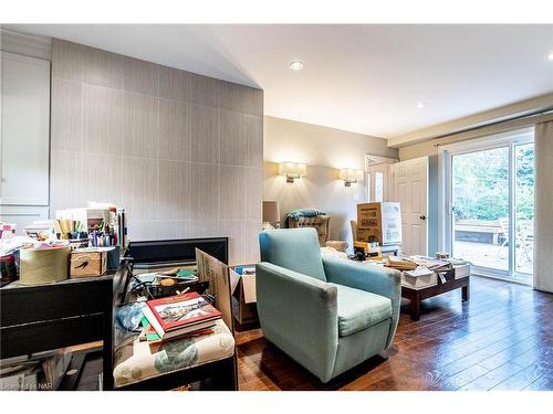 4 Mississauga Road, St. Catharines, ON - Indoor Photo Showing Living Room