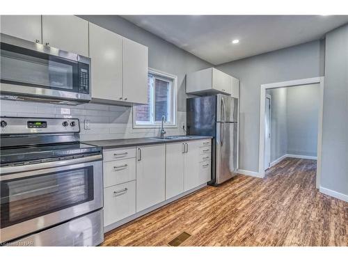 2-192 Wellington Street N, Hamilton, ON - Indoor Photo Showing Kitchen