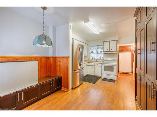 137 Oakdale Avenue, St. Catharines, ON - Indoor Photo Showing Kitchen