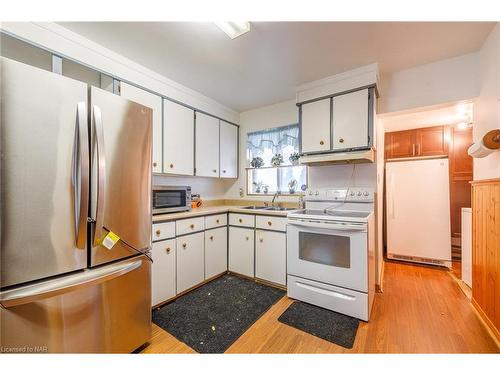 137 Oakdale Avenue, St. Catharines, ON - Indoor Photo Showing Kitchen With Double Sink