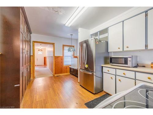 137 Oakdale Avenue, St. Catharines, ON - Indoor Photo Showing Kitchen