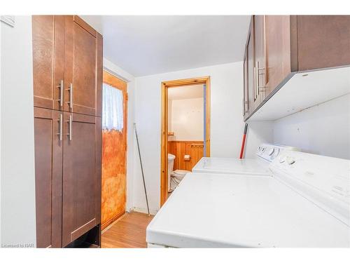 137 Oakdale Avenue, St. Catharines, ON - Indoor Photo Showing Laundry Room