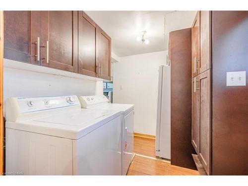 137 Oakdale Avenue, St. Catharines, ON - Indoor Photo Showing Laundry Room