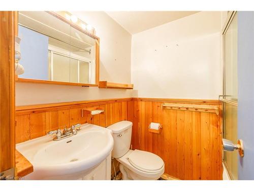 137 Oakdale Avenue, St. Catharines, ON - Indoor Photo Showing Bathroom