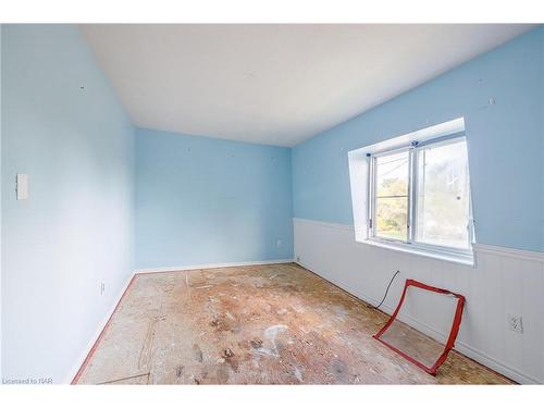 137 Oakdale Avenue, St. Catharines, ON - Indoor Photo Showing Other Room