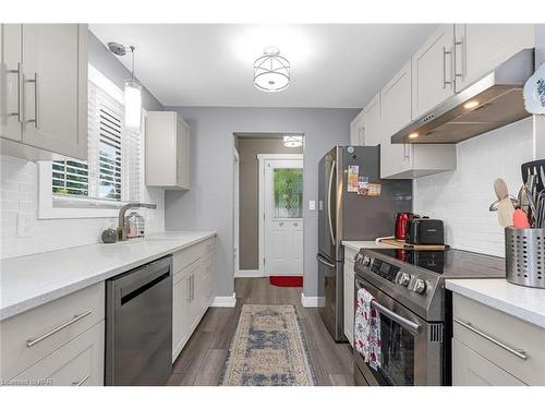 40 Densgrove Drive, St. Catharines, ON - Indoor Photo Showing Kitchen With Stainless Steel Kitchen