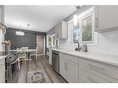 40 Densgrove Drive, St. Catharines, ON - Indoor Photo Showing Kitchen With Upgraded Kitchen