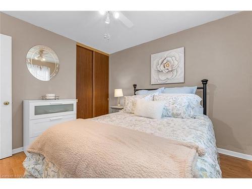 40 Densgrove Drive, St. Catharines, ON - Indoor Photo Showing Bedroom