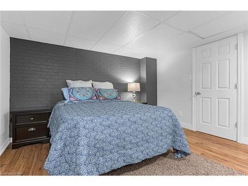 40 Densgrove Drive, St. Catharines, ON - Indoor Photo Showing Bedroom