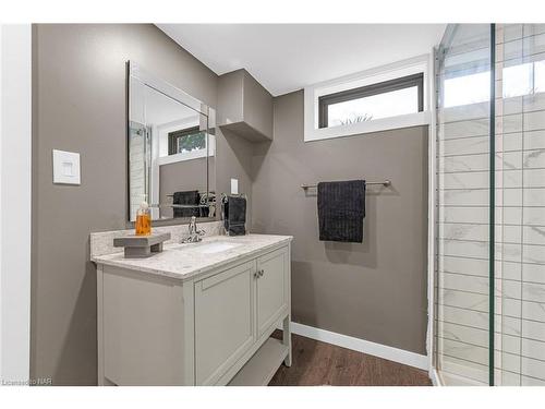 40 Densgrove Drive, St. Catharines, ON - Indoor Photo Showing Bathroom