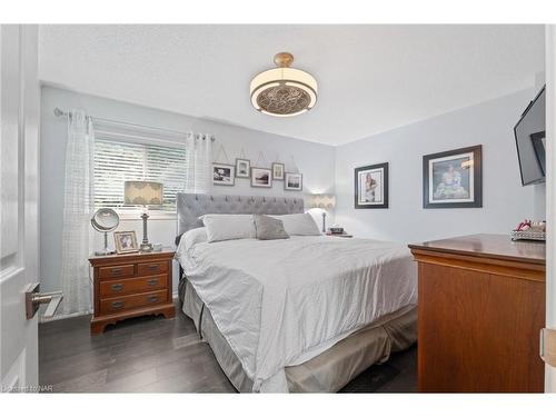 1041 Quaker Road, Pelham, ON - Indoor Photo Showing Bedroom