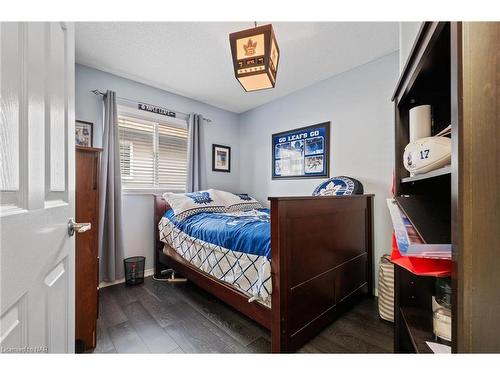 1041 Quaker Road, Pelham, ON - Indoor Photo Showing Bedroom