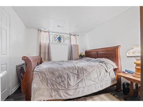 1041 Quaker Road, Pelham, ON - Indoor Photo Showing Bedroom