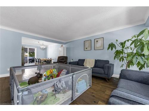 9 Orlando Drive, St. Catharines, ON - Indoor Photo Showing Living Room