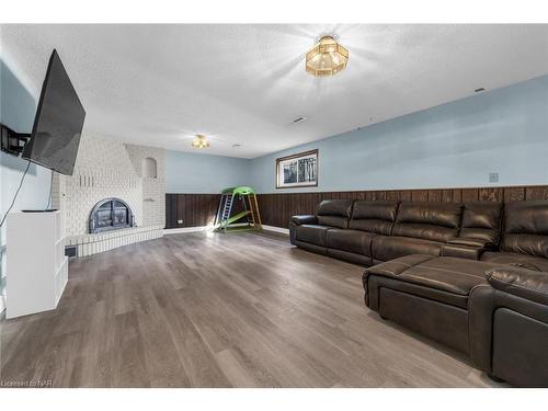 9 Orlando Drive, St. Catharines, ON - Indoor Photo Showing Living Room