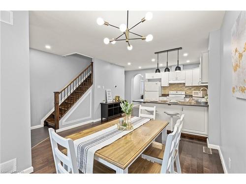 5209 Palmer Avenue, Niagara Falls, ON - Indoor Photo Showing Dining Room