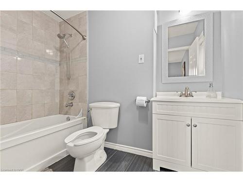 5209 Palmer Avenue, Niagara Falls, ON - Indoor Photo Showing Bathroom