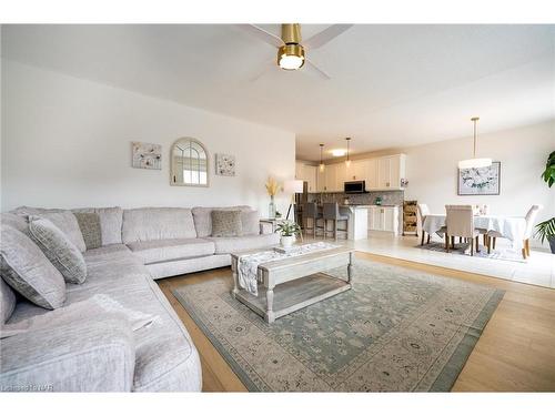 316 Concession 3 Road, Niagara-On-The-Lake, ON - Indoor Photo Showing Living Room