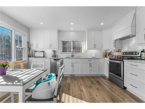 548 Wright Street, Welland, ON - Indoor Photo Showing Kitchen With Upgraded Kitchen