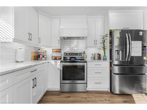 548 Wright Street, Welland, ON - Indoor Photo Showing Kitchen With Upgraded Kitchen