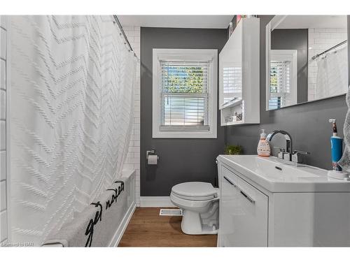 548 Wright Street, Welland, ON - Indoor Photo Showing Bathroom