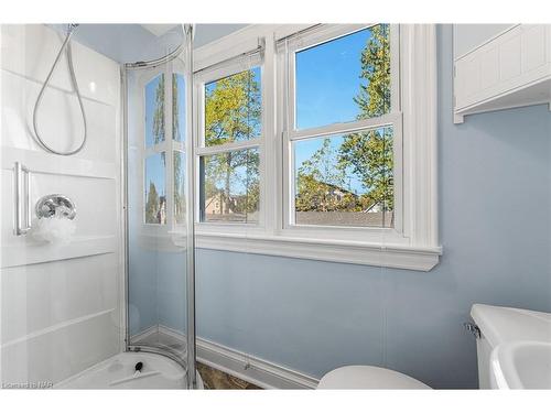 548 Wright Street, Welland, ON - Indoor Photo Showing Bathroom